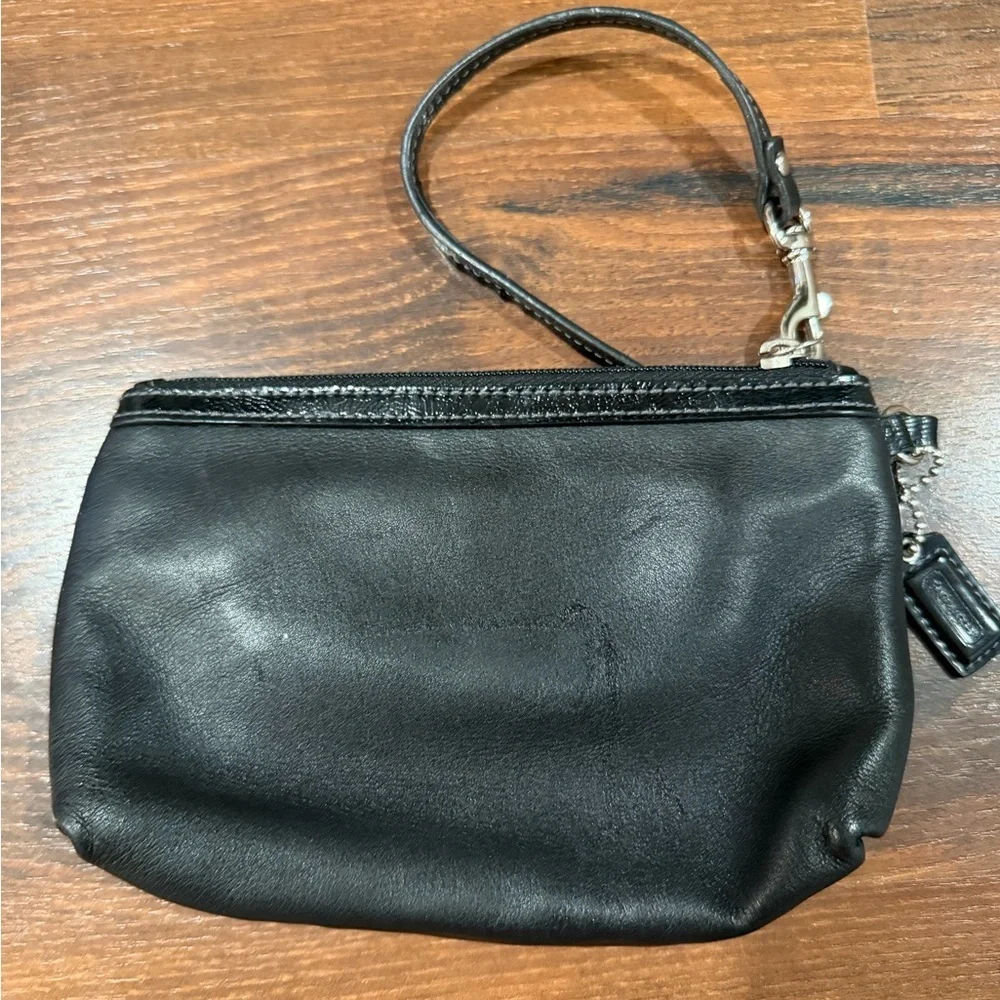 Coach Gallery Black Leather Medium Corner Zip Wristlet with Wrist Strap, Hangtag